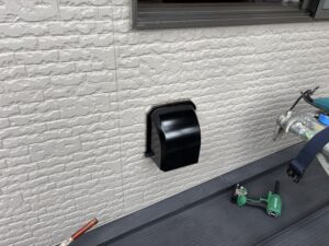 松戸市で室内換気扇を取り付けたりエアコンカバーを設置しました。