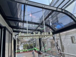 柏市で外壁塗装と屋根塗装を施工しています。仕上げ工事を施工中。