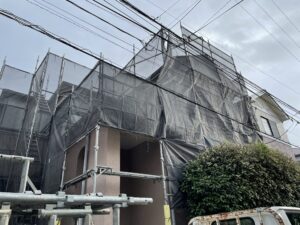 柏市で外壁塗装と屋根塗装の工事を始めます。