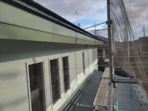 松戸市のリフォーム工事、外壁塗装と屋根塗装を進行中です。