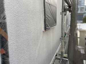 松戸市の外壁塗装が下塗りに入りました。