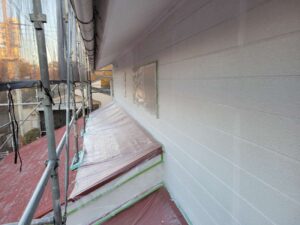 野田市で外壁塗装と屋根塗装を施工中、下処理を進めています。