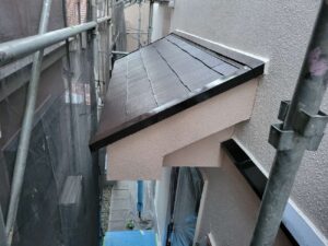 柏市で外壁塗装と屋根塗装と雨樋交換を進めています。