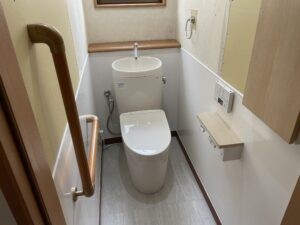 流山市でトイレ交換と内装工事を施工しました。