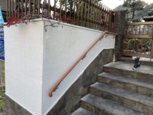 松戸市で新規で階段手すりを取り付けてきました。