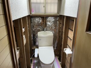 三郷市でトイレの改修工事を施工しています。