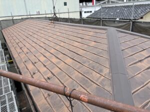 松戸市で外壁塗装と屋根塗装を施工しています。今日は洗浄です。