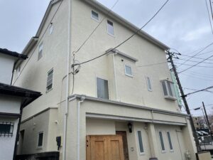 柏市で施工していた外壁塗装と屋根葺き替え工事が終わりました。