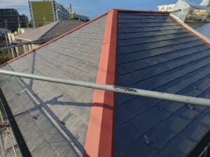 柏市で屋根塗装の下塗りを施工しました。