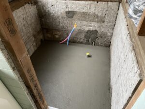 柏市で浴室改修工事を施工中、本日は土間打ちまでです。
