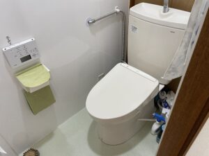 柏市でトイレのウォシュレットをTOTOアプリコットに交換しました。