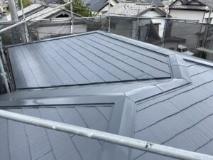 松戸市で外壁塗装と屋根塗装を進めています。屋根塗装は終わりました。