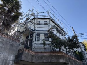 市川市の外壁塗装と屋根改修現場の施工が終わりました。