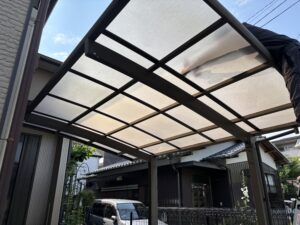 松戸市で外壁塗装の足場の前にカーポート屋根の撤去をしてきました。