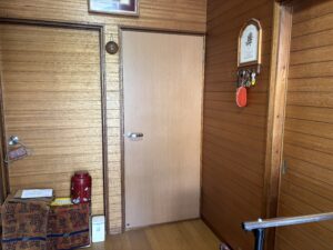松戸市で室内建具を新しい建具に交換してきました。