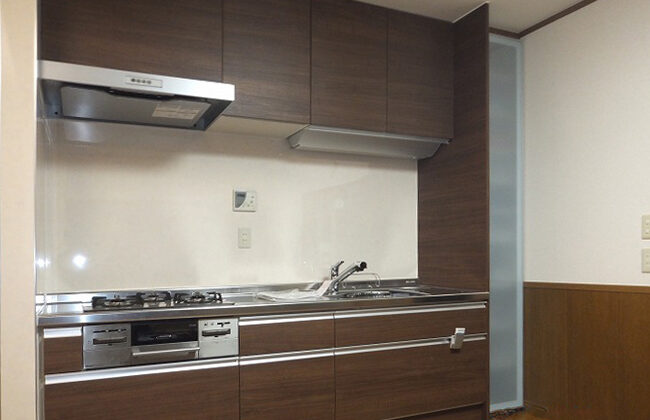 松戸市の収納力を確保したシステムキッチンへリフォーム