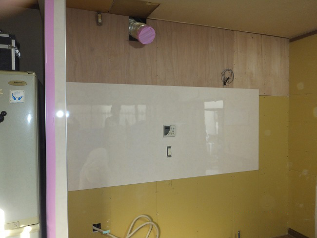 キッチン取付け工事中