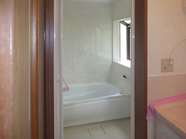 流山市のタイル張りの浴室を防水性に優れたユニットバスへ