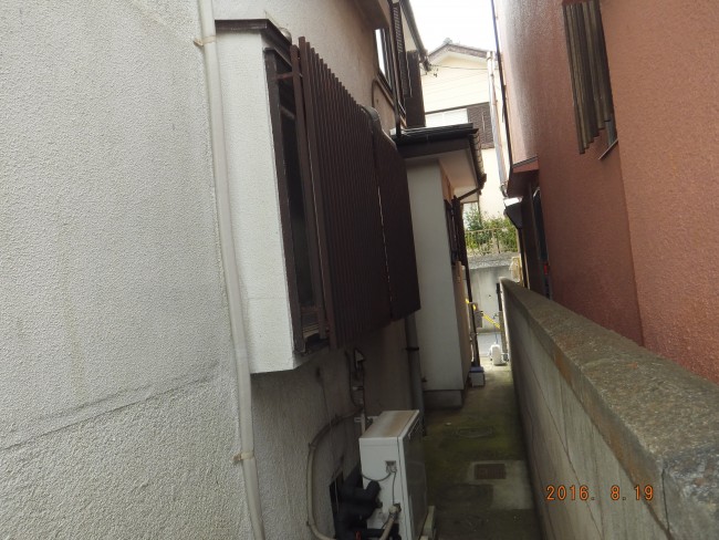 給湯器、浴室窓交換前