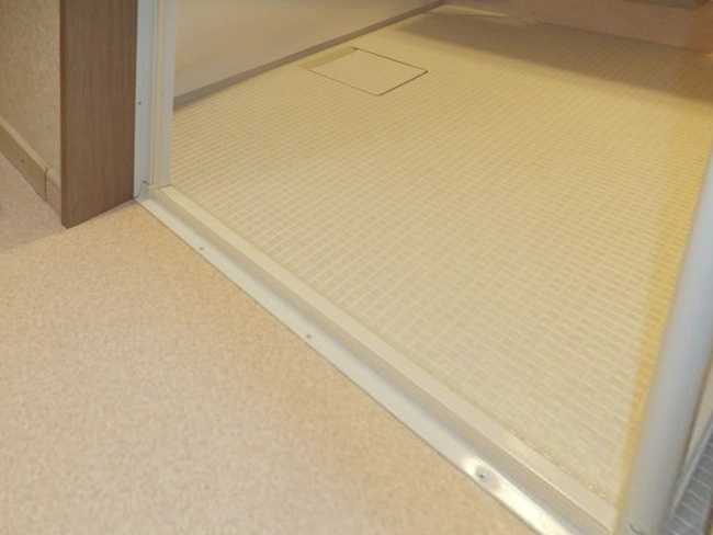 入口の段差解消、洗面所内装リフォーム後