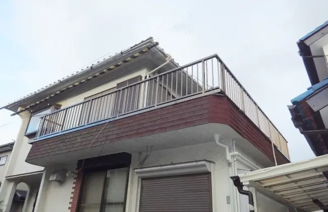 船橋市 バルコニー手すり付き笠木と雨戸一筋セット交換工事