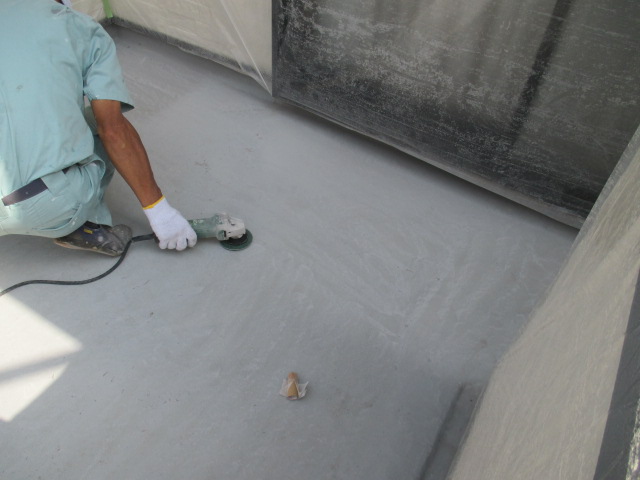 バルコニー防水工事中