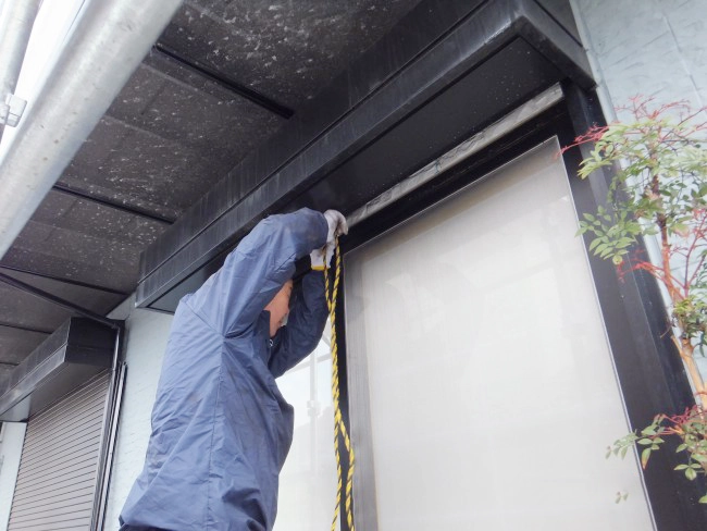 シャッターのメンテナンスの様子