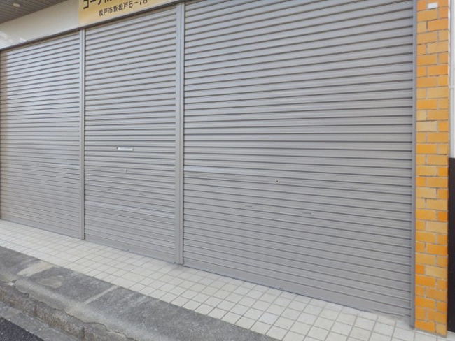 店舗シャッター吹付後