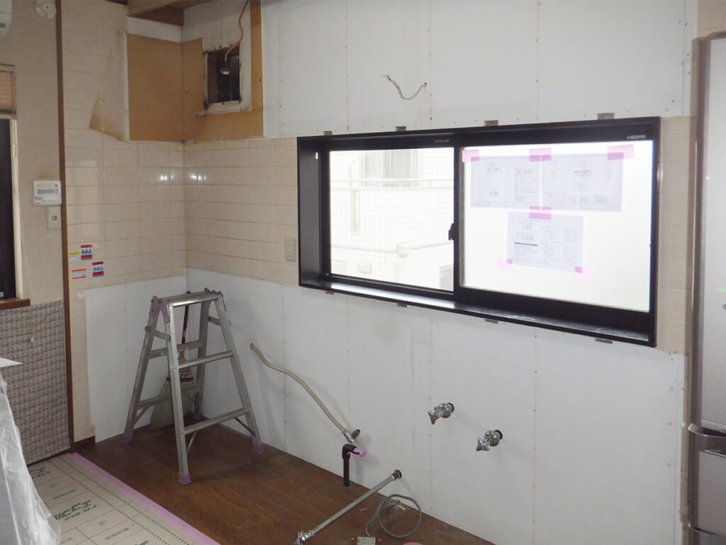 キッチン施工中