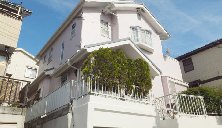 松戸市　外壁を水色から淡いピンク色に塗り替え・屋根葺き替え