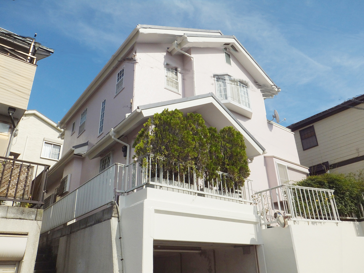 松戸市 外壁を水色から淡いピンク色に塗り替え・屋根葺き替え